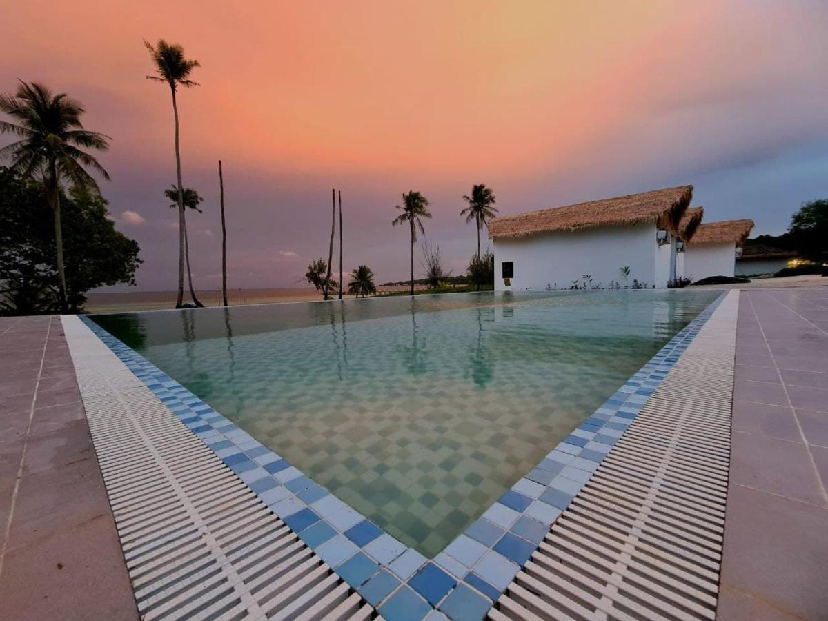 Luna Koh Rong Hotel Pagoda Beach Exterior photo